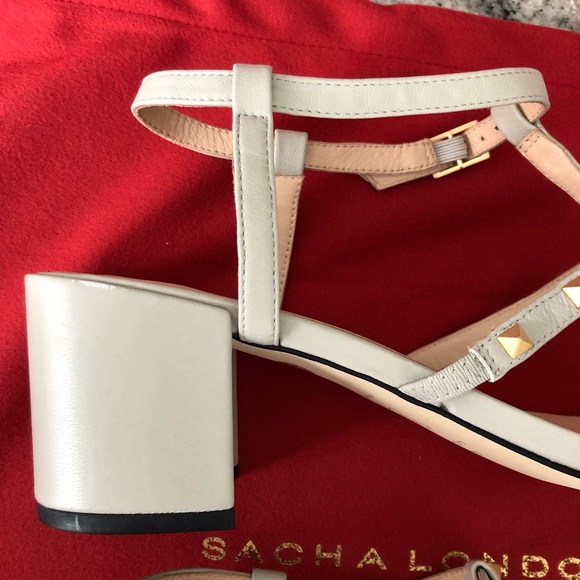 SALE β₯οΈ NWT Gold studded Valentino-style leather sandals + dustbag - Picture 11 of 12